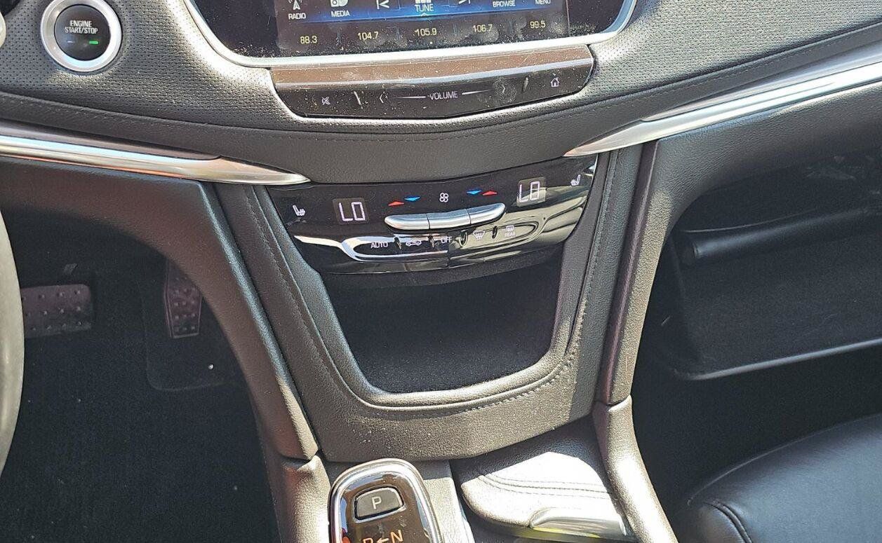 Used 2018 Cadillac XT5 Luxury w/ Driver Awareness Package FWD image 9