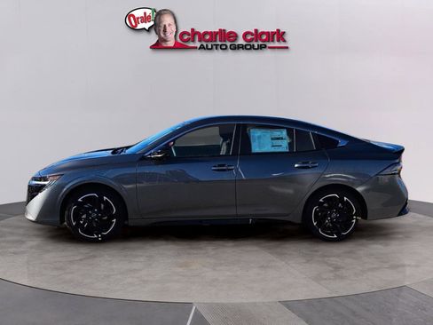 New 2026 Nissan Sentra SR w/ Floor Mat Package FWD image 3