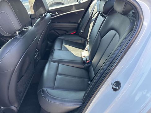 Used 2023 Genesis G70 2.0T image 18