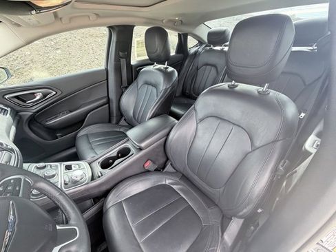 Used 2017 Chrysler 200 Limited Platinum w/ Comfort & Convenience Group image 24