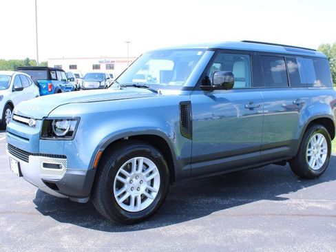Used 2025 Land Rover Defender 110 S AWD/4WD image 3