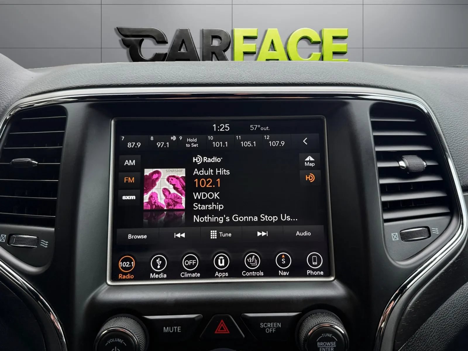 Used 2018 Jeep Grand Cherokee Altitude AWD/4WD image 29