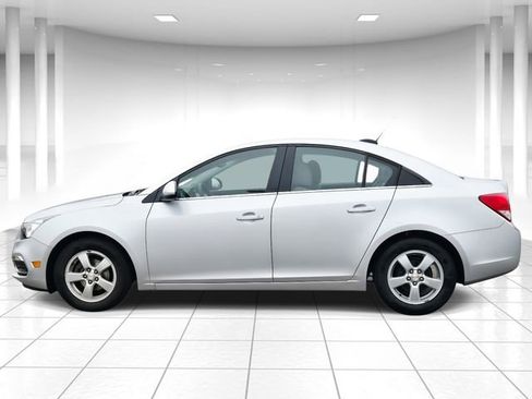 Used 2016 Chevrolet Cruze LT image 2