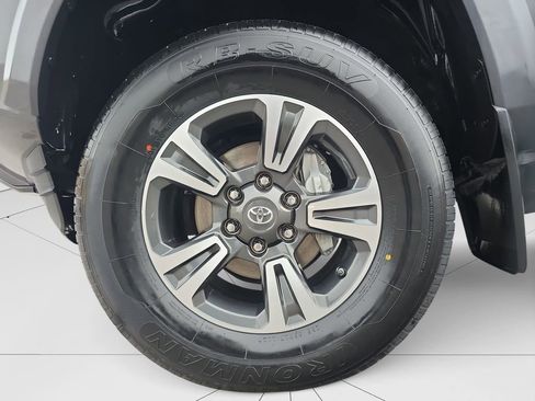 Certified 2025 Toyota Sienna LE image 25