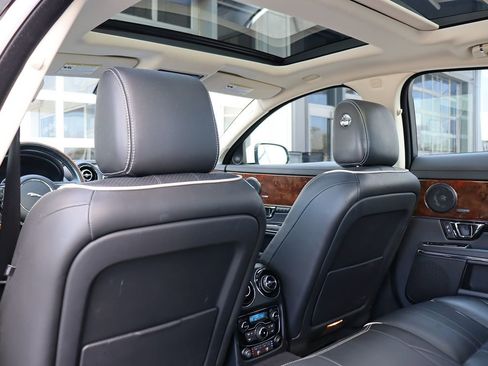 Used 2018 Jaguar XJ R-Sport image 37