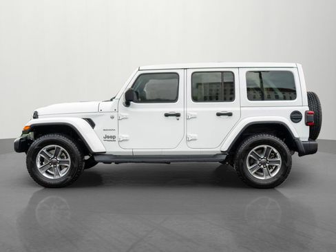 Used 2022 Jeep Wrangler Unlimited Sahara w/ LED Lighting Group image 4