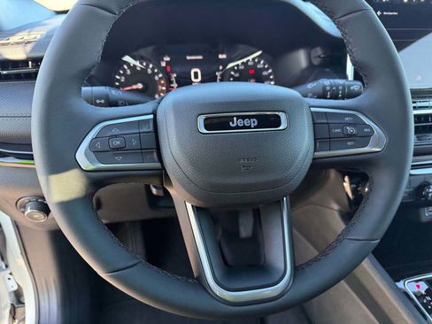 New 2026 Jeep Compass Latitude image 23