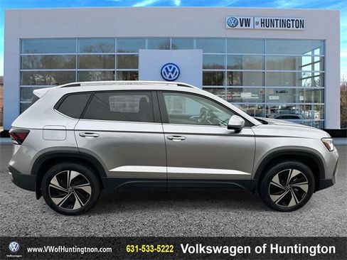 Certified 2025 Volkswagen Taos SE w/ Panoramic Sunroof Package image 2