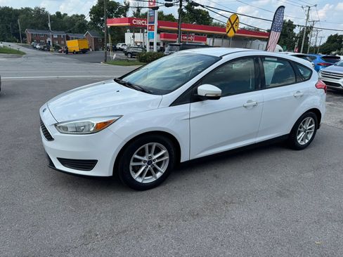 Used 2017 Ford Focus SE FWD image 6
