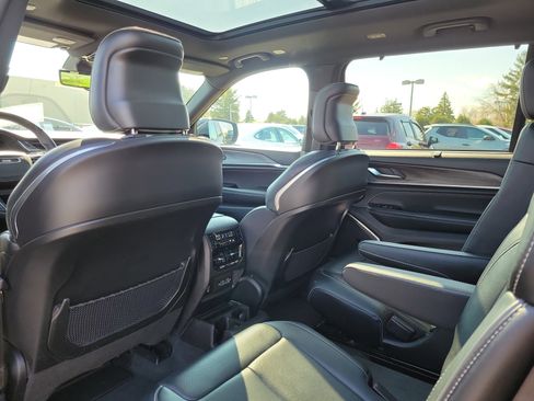 Used 2022 Jeep Grand Cherokee L Overland w/ Advanced Protech Group III AWD/4WD image 14