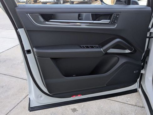 Certified 2025 Porsche Cayenne S image 13
