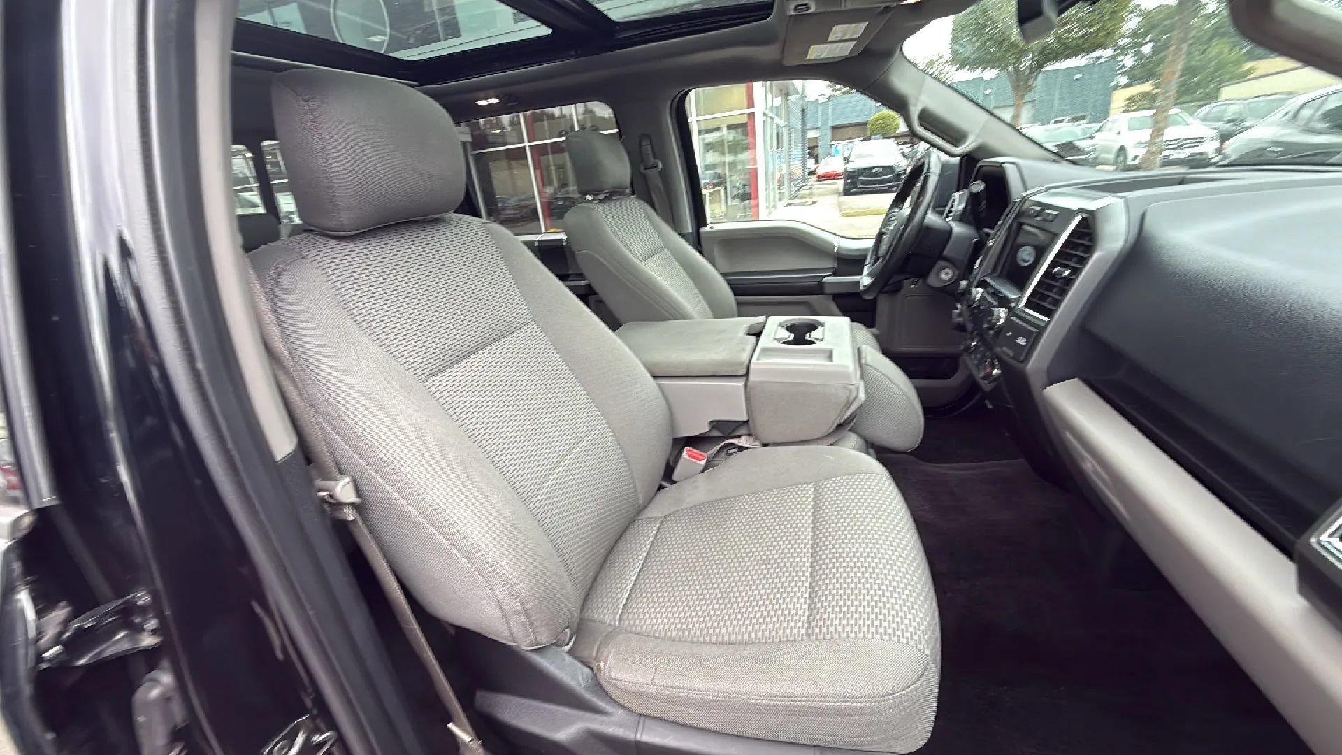 Used 2016 Ford F150 XLT w/ Equipment Group 302A Luxury AWD/4WD image 21