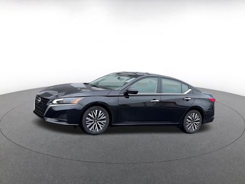 Used 2025 Nissan Altima 2.5 SV image 8