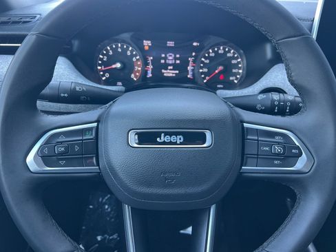 Used 2025 Jeep Compass Latitude AWD/4WD image 21