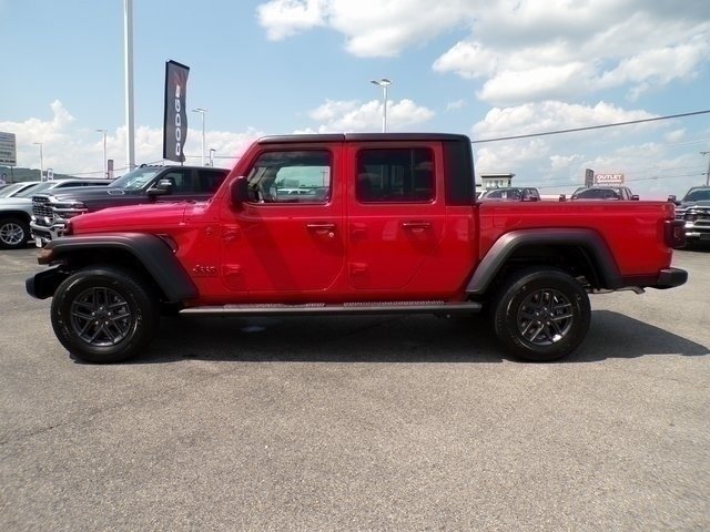 Used 2025 Jeep Gladiator Sport AWD/4WD image 2