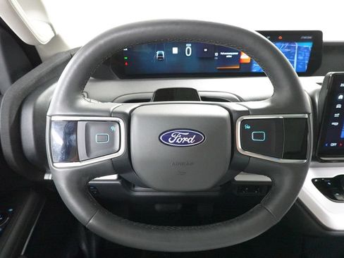Certified 2025 Ford Expedition Active AWD/4WD image 16