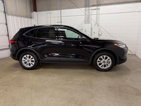 Used 2025 Ford Escape Active AWD/4WD image 7