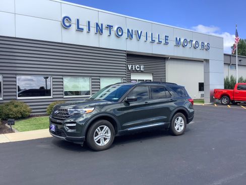 Certified 2023 Ford Explorer XLT w/ Equipment Group 202A image 1