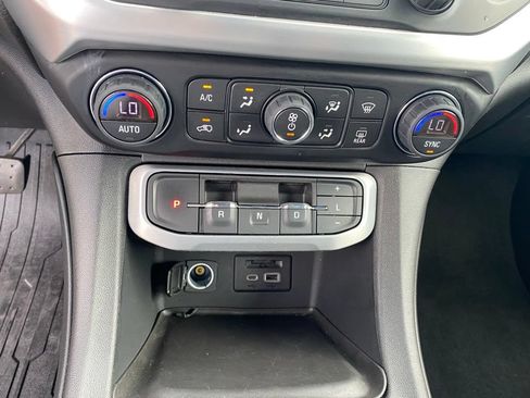 Used 2022 GMC Acadia SLT w/ Elevation Edition FWD image 17