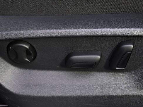 Used 2025 Volkswagen Atlas SE image 14