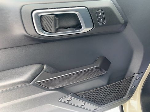 Used 2025 Ford Bronco Badlands w/ Sasquatch Package image 13