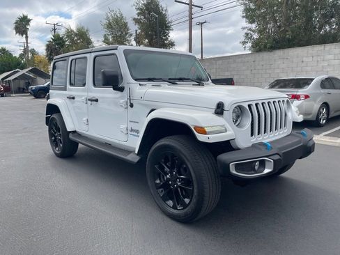 Used 2022 Jeep Wrangler Unlimited Sahara w/ Cold Weather Group AWD/4WD image 1