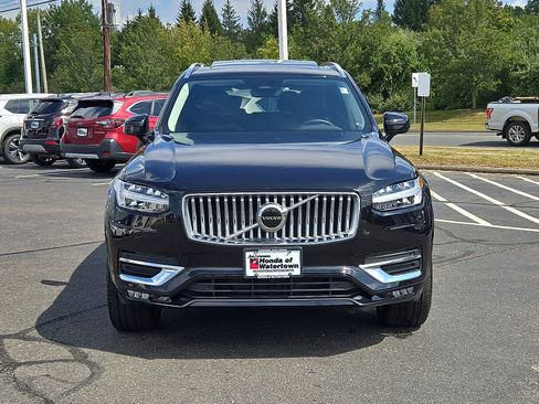 Used 2025 Volvo XC90 B5 Core image 2