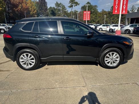 Certified 2025 Toyota Corolla Cross LE image 8