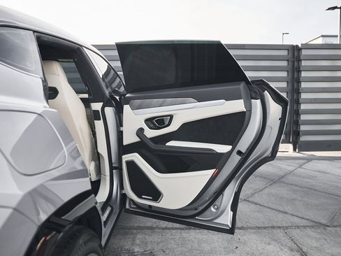 Used 2021 Lamborghini Urus image 18