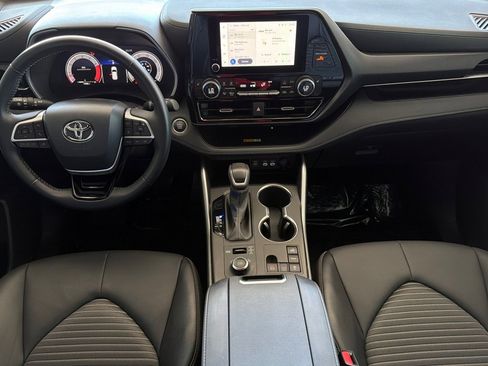 Used 2025 Toyota Highlander XSE AWD/4WD image 15