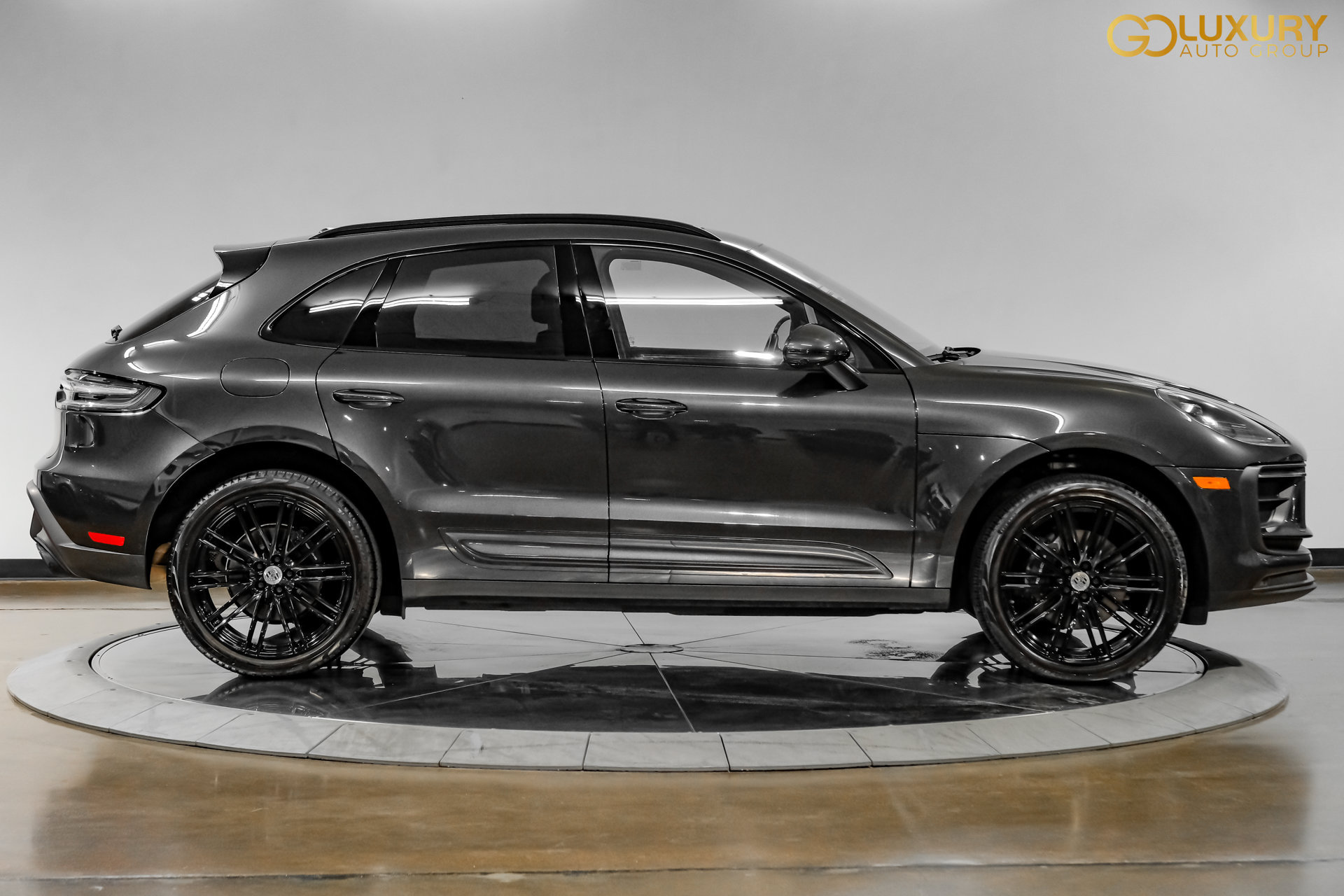 Used 2024 Porsche Macan AWD/4WD image 9