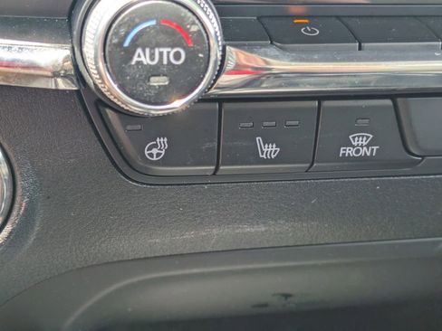 Used 2022 MAZDA MAZDA3 s image 23