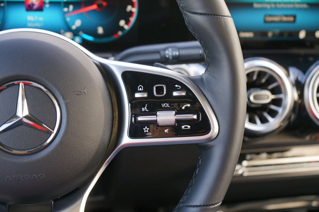 Used 2023 Mercedes-Benz GLB 250 4MATIC image 25