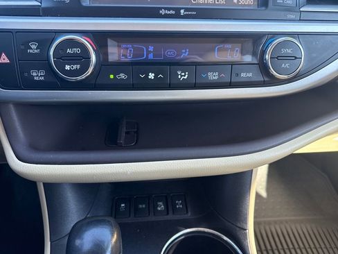 Used 2015 Toyota Highlander Limited image 28