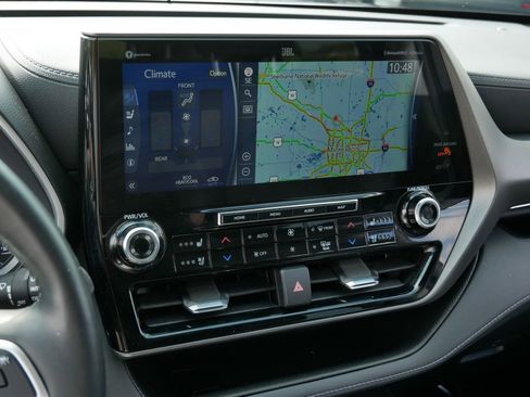 Used 2022 Toyota Highlander Limited AWD/4WD image 22