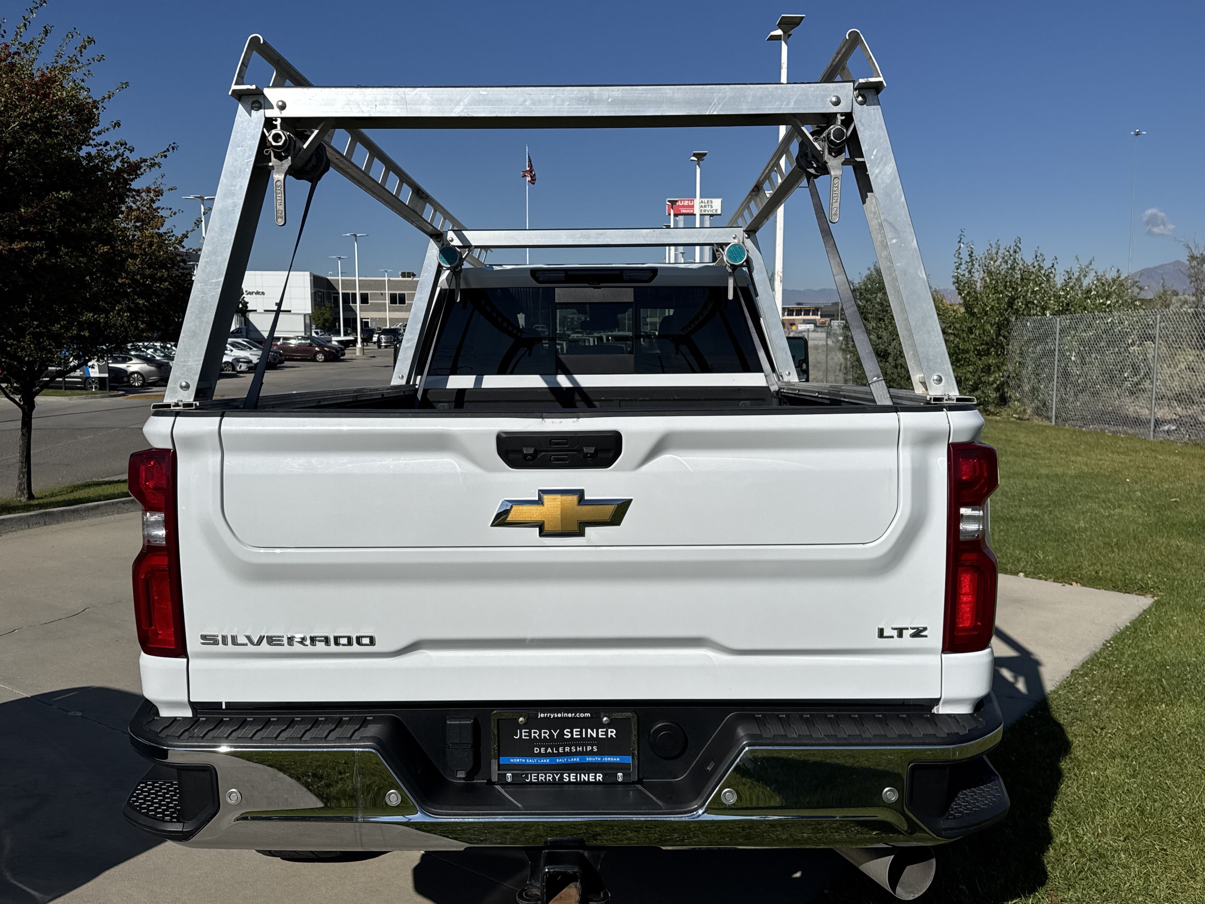 Used 2024 Chevrolet Silverado 3500 LTZ w/ LTZ Convenience Package AWD/4WD image 4
