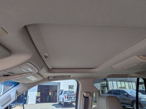 Used 2018 GMC Yukon SLT w/ Premium Edition image 17