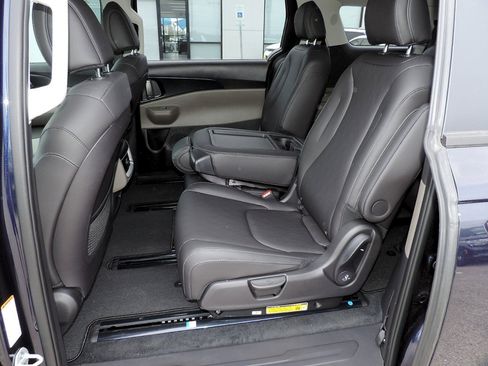 New 2026 Kia Carnival FWD image 14