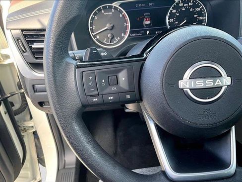 Used 2023 Nissan Rogue SV image 18