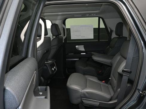 New 2025 Ford Expedition Active image 14