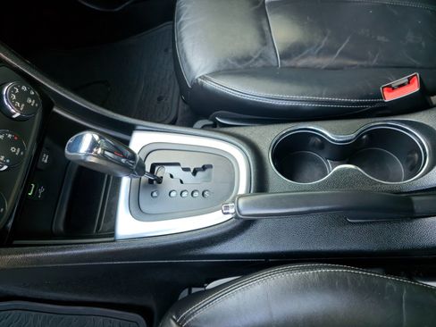 Used 2013 Chrysler 200 Limited image 20