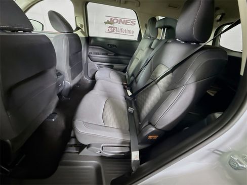 Certified 2024 Nissan Pathfinder SV image 28