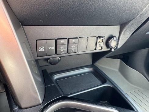 Used 2018 Toyota RAV4 Limited w/ Advanced Technology Package AWD/4WD image 20