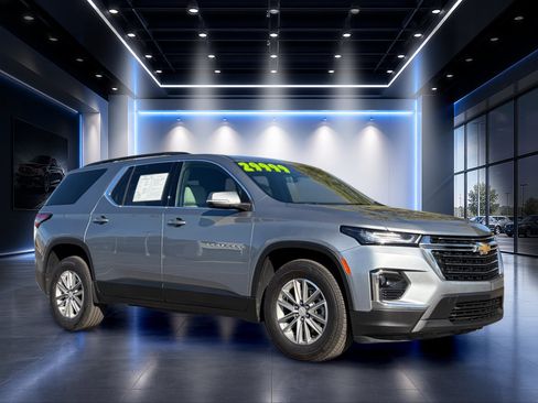 Used 2023 Chevrolet Traverse LT w/ LPO, Cargo Package AWD/4WD image 2