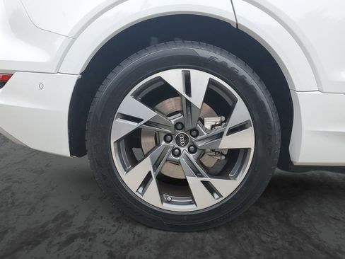Used 2023 Audi e-tron Premium Plus w/ Premium Plus Package AWD/4WD image 5
