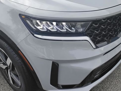 Used 2022 Kia Sorento EX w/ Panoramic Sunroof Package image 8