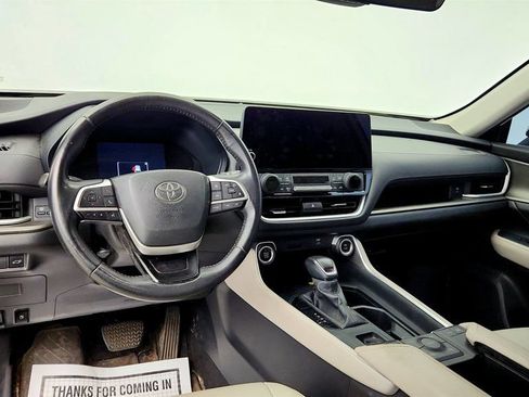 Used 2024 Toyota Grand Highlander AWD image 10
