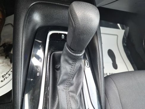 Used 2021 Toyota Corolla LE image 17