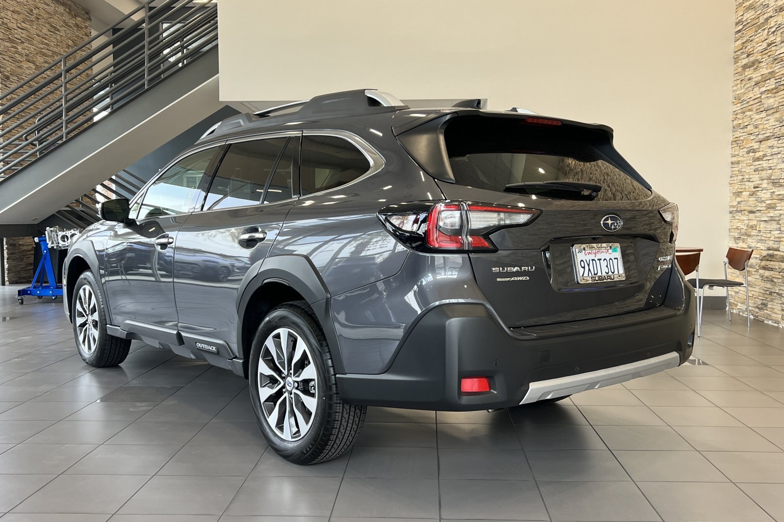 Used 2025 Subaru Outback Touring XT AWD/4WD image 3
