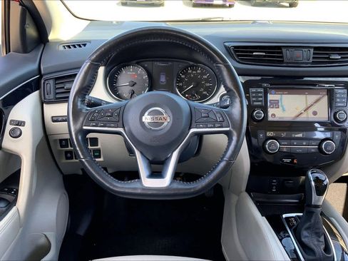 Used 2017 Nissan Rogue Sport SL w/ SL Premium Package image 6